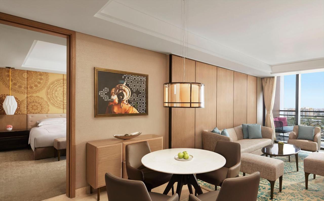 فندق Taj Wellington Mews شيناي المظهر الخارجي الصورة