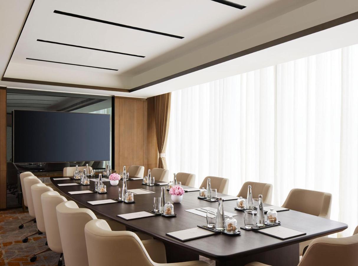 فندق Taj Wellington Mews شيناي المظهر الخارجي الصورة